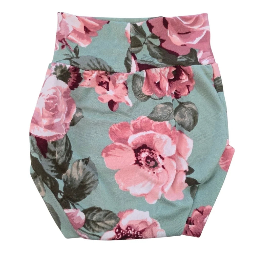 🌸 Adorable Set of 3 High-Waisted Diaper Covers – Floral & Sparkle Prints 🌸 - Picture 5 of 7